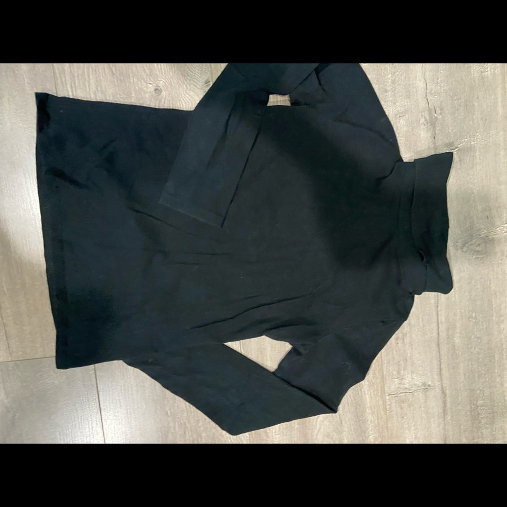 Turtle neck long sleeve shirt